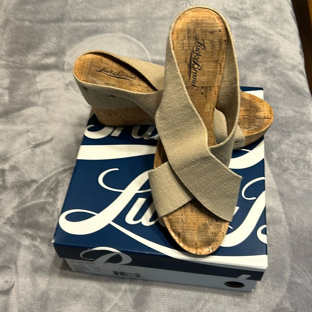 Lucky Brand wedge shoe size 9